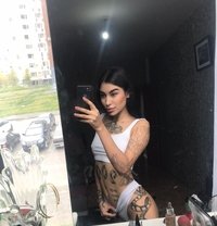 Omida - puta in Dubai Photo 2 of 9