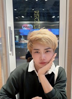 Ommy - Transsexual escort in Muscat Photo 3 of 5