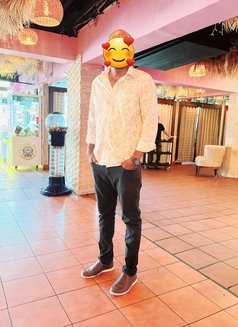 One day services - Acompañantes masculino in Al Manama Photo 3 of 3