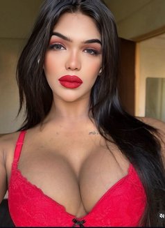 Julia 🥂 - Transsexual escort in Mumbai Photo 13 of 23