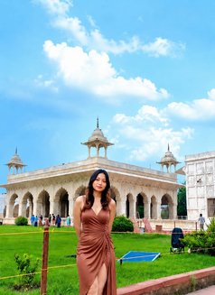 One of the Most Beautiful Indian Girl - puta in New Delhi Photo 3 of 3