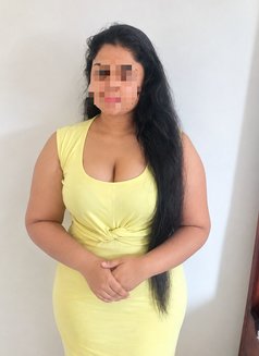 Oneli Rehansa 19 yrs - puta in Colombo Photo 1 of 3