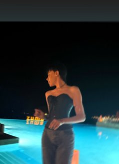 Online Service - Acompañantes transexual in London Photo 13 of 16