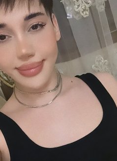 Online Service - Transsexual escort in Riyadh Photo 6 of 6