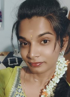 Online Shemale Yazhini Chinna Ponnu - Acompañantes transexual in Chennai Photo 3 of 30