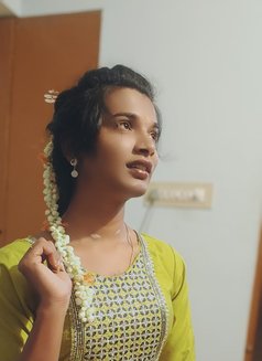 Online Shemale Yazhini Chinna Ponnu - Acompañantes transexual in Chennai Photo 4 of 30