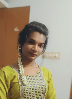 Online Shemale Yazhini Chinna Ponnu - Acompañantes transexual in Chennai Photo 5 of 30