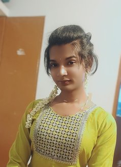Online Shemale Yazhini Chinna Ponnu - Acompañantes transexual in Chennai Photo 6 of 30