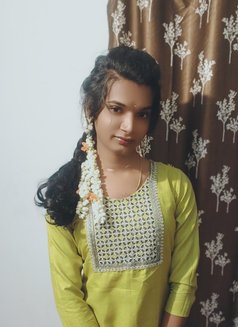 Online Shemale Yazhini Chinna Ponnu - Acompañantes transexual in Chennai Photo 7 of 30