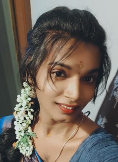 Online Shemale Yazhini Chinna Ponnu - Acompañantes transexual in Chennai Photo 8 of 30