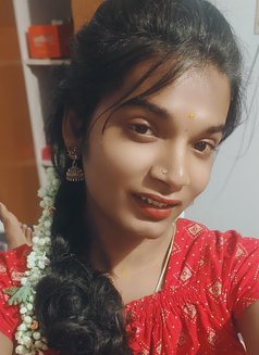 Online Shemale Yazhini Chinna Ponnu - Acompañantes transexual in Chennai Photo 16 of 30