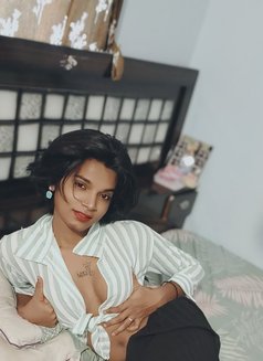 Online Shemale Yazhini Chinna Ponnu - Acompañantes transexual in Chennai Photo 21 of 30