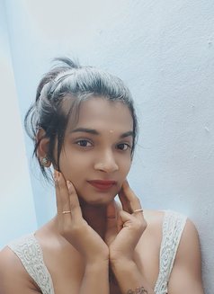 Online Shemale Yazhini Chinna Ponnu - Acompañantes transexual in Chennai Photo 25 of 30