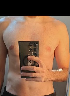 only for women - Acompañantes masculino in Beirut Photo 1 of 2