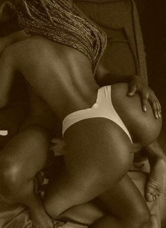 Only lesbian sex available - escort in Gurgaon Photo 4 of 4