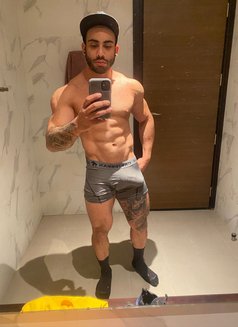 Onlyfans 22cm/9inch BBC BWC big cock por - Male escort in Dubai Photo 5 of 7