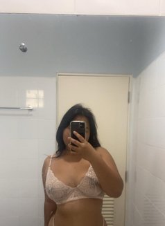 OPAL - teenager student (only 18!) - puta in Bangkok Photo 9 of 11