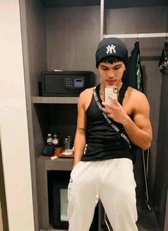 KING! Open for Camshow and Meet Up - Male escort in Manila Photo 1 of 6