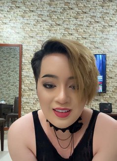 Opor - Transsexual escort in Al Manama Photo 3 of 5