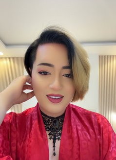 Opor - Transsexual escort in Al Manama Photo 3 of 6