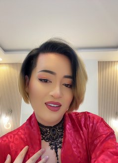 Opor - Transsexual escort in Al Manama Photo 6 of 6