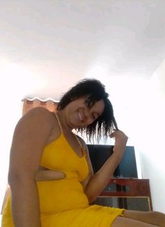 Oralie - escort in Mauritius Photo 2 of 6