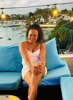 Oralie - escort in Mauritius Photo 5 of 6