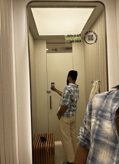 Orthour :Confident and professional - Male escort in Kolkata Photo 6 of 6