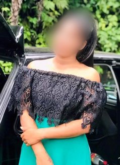 Oshadi Perera - escort in Colombo Photo 4 of 7