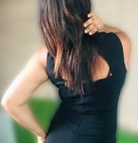 Oshi - escort in Colombo