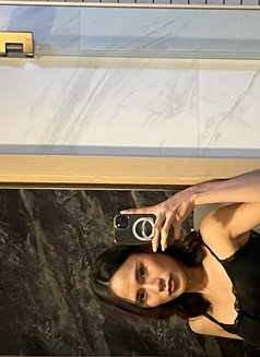 Oshi - Transsexual escort in Bangkok Photo 10 of 11