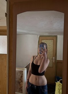 Oshin Thapa Web Cam & Meet Escort's - puta in Butwal Photo 2 of 4