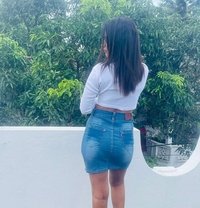 Oshini - escort in Colombo