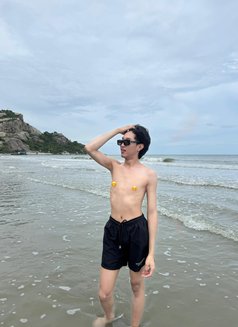 Ossy - Transsexual escort in Bangkok Photo 1 of 2