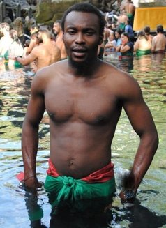 Othello Osumare, Content Creator - Intérprete masculino de adultos in Bangkok Photo 1 of 6