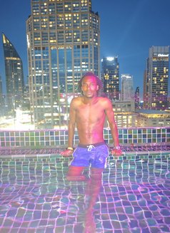 Othello Osumare, Content Creator - Intérprete masculino de adultos in Bangkok Photo 4 of 6