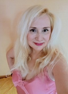 Outcall Hotel Erotic French Massage - masseuse in Paris Photo 17 of 17