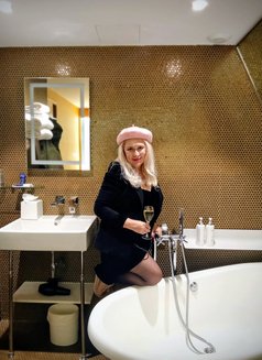 Outcall Tantric Erotic by French Helene - masseuse in Paris Photo 23 of 23