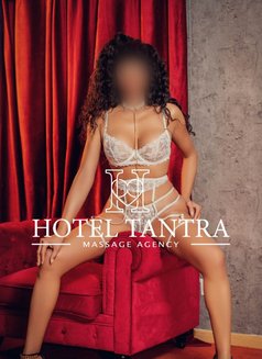 Outcall Massage by Sol - puta in Madrid Photo 1 of 6