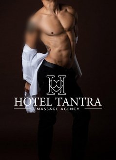 Outcall Massage by Tiago Tantra - masseur in Madrid Photo 2 of 4