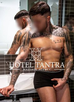 Outcall Massage in Madrid by Héctor - masseur in Madrid Photo 4 of 8