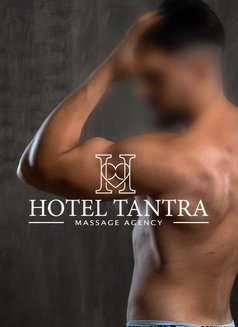 Outcall Massage in Madrid by Héctor - masseur in Madrid Photo 3 of 5