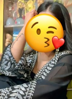 Oviya 100% Verified Profile - puta in Bangalore Photo 2 of 5