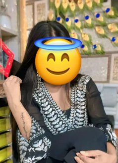 Oviya 100% Verified Profile - puta in Bangalore Photo 3 of 5
