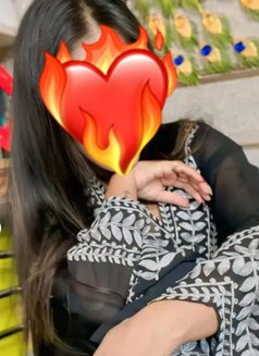 Oviya 100% Verified Profile - puta in Bangalore Photo 4 of 5