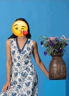 Oviya 100% Verified Profile - puta in Bangalore Photo 2 of 5