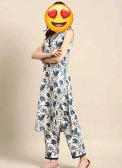 Oviya 100% Verified Profile - puta in Bangalore Photo 4 of 5