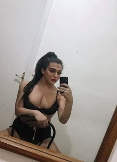 Ariana - Transsexual escort in Beirut Photo 6 of 19