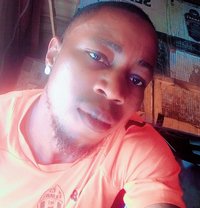 Oyetunde Hunter - Intérprete masculino de adultos in Lagos, Nigeria