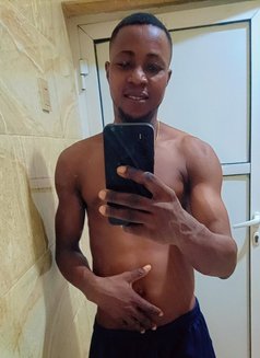 Oyetunde Hunter - Male adult performer in Lagos, Nigeria Photo 4 of 5